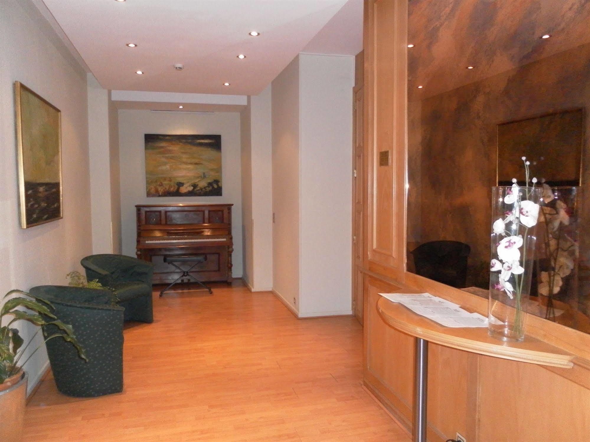 Hotel Brüksel Dış mekan fotoğraf